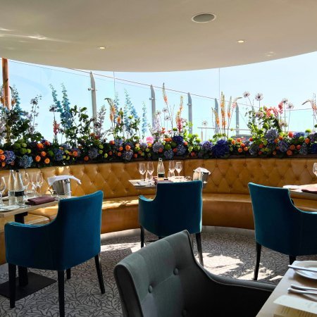 ROYAL ASCOT On 5 Restaurant