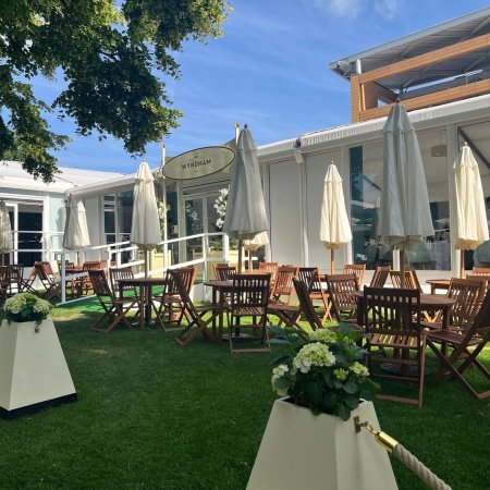 Royal Ascot Hospitality The Wyndham Club Outside